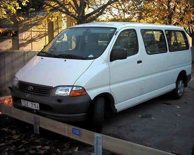 Toyota Hiace Bus 1